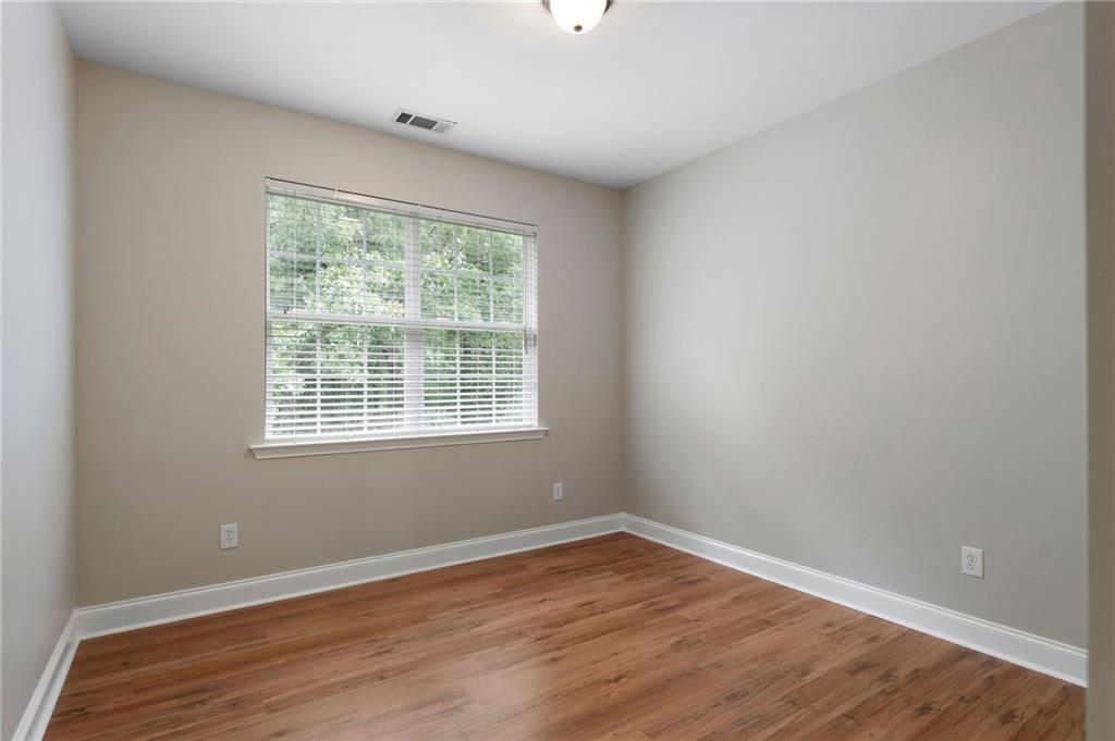 12 Isabella Court NE