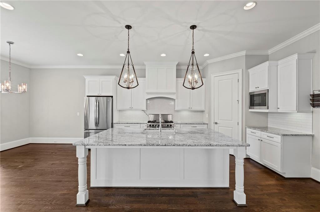 1100 Victoria Street NE