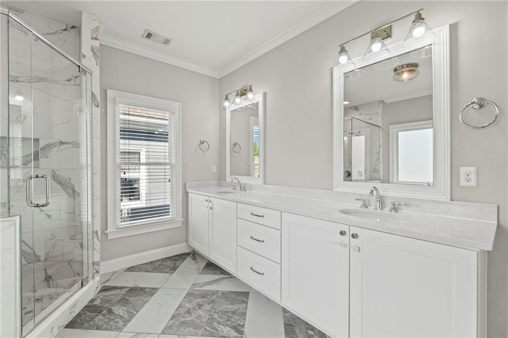 1100 Victoria Street NE