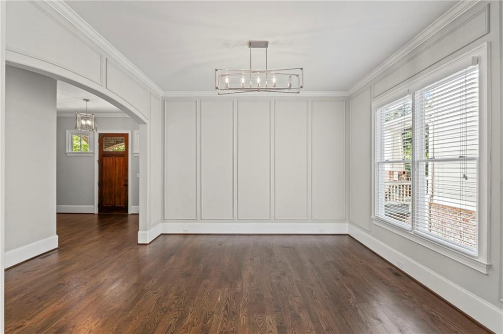 1100 Victoria Street NE