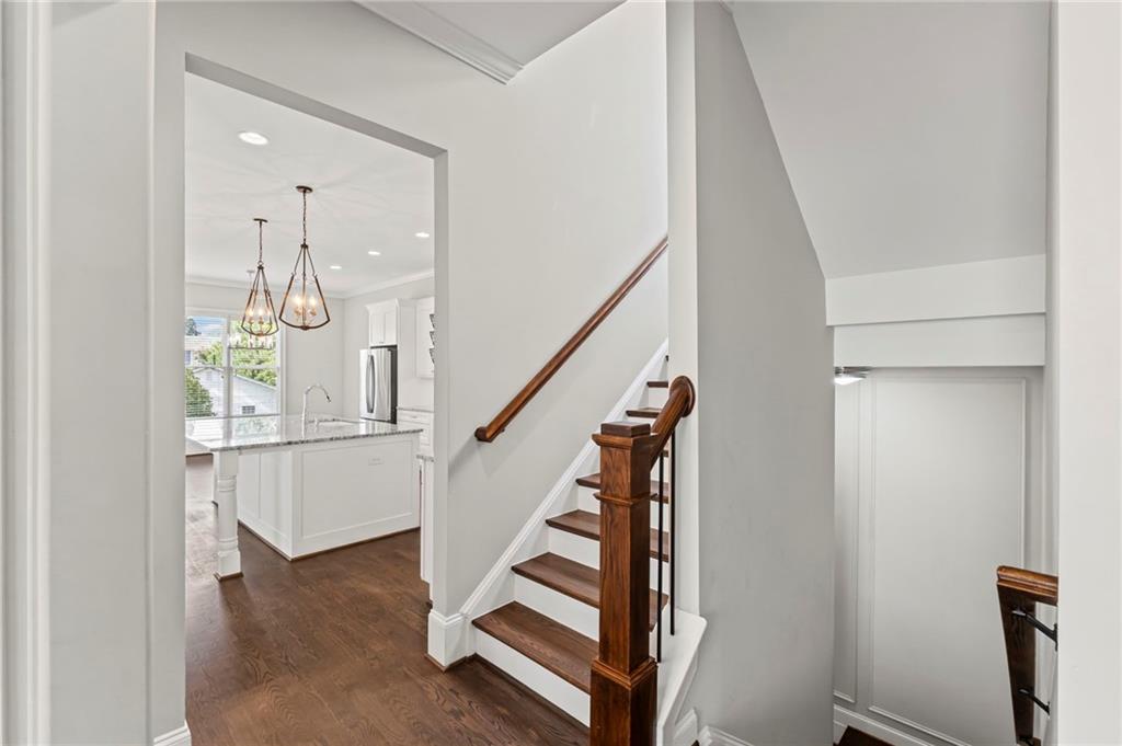 1100 Victoria Street NE