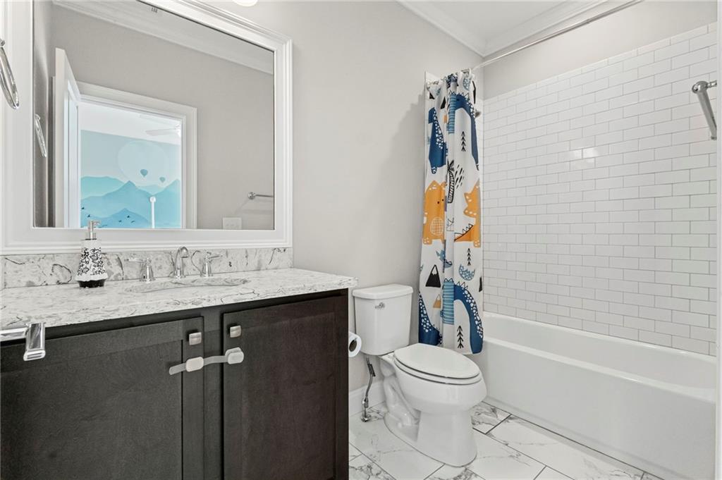 1100 Victoria Street NE