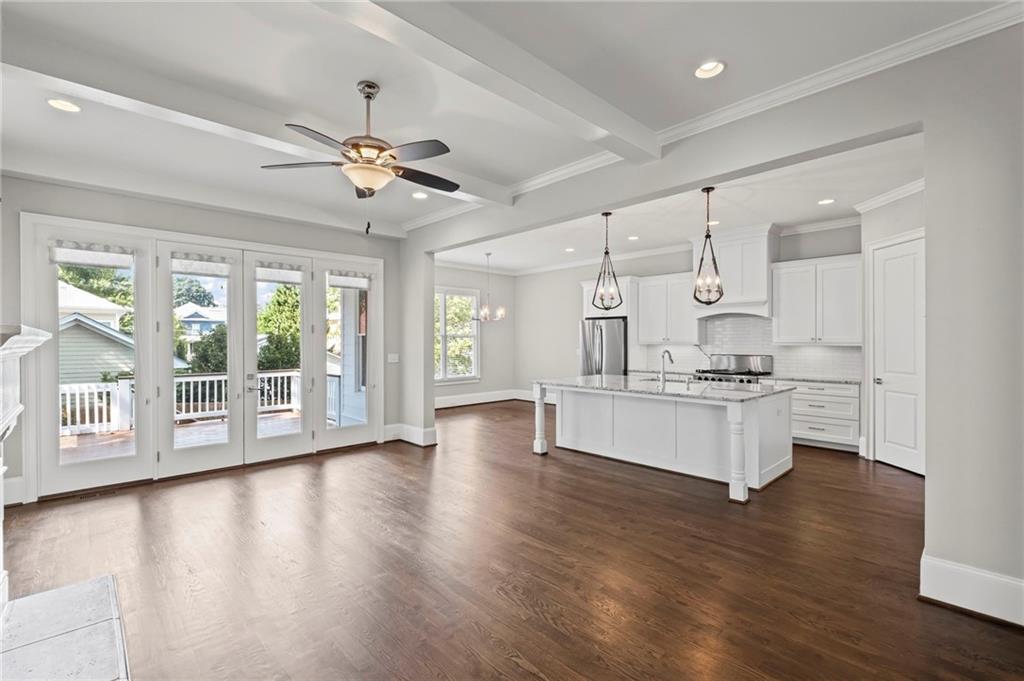 1100 Victoria Street NE