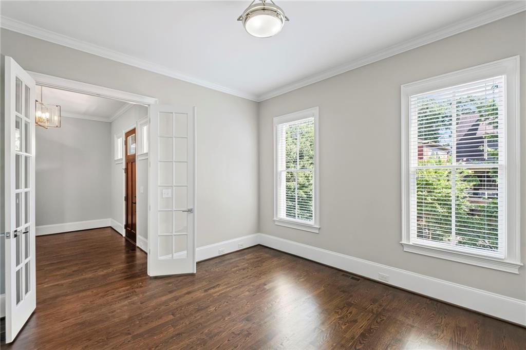 1100 Victoria Street NE