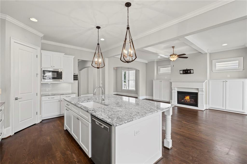 1100 Victoria Street NE