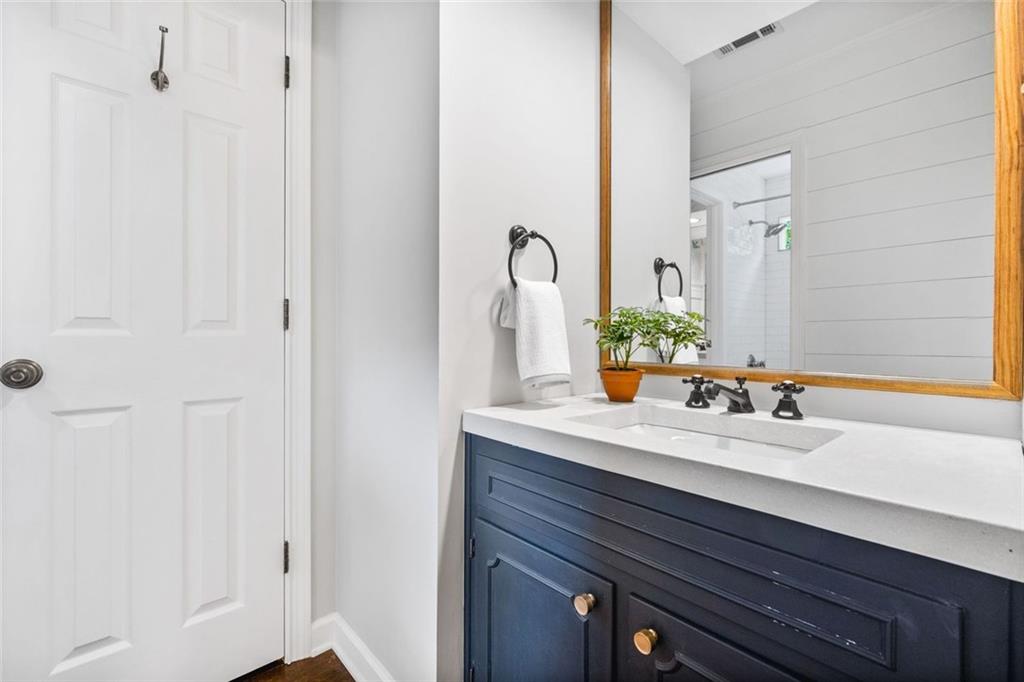 861 Chestnut Lake Drive NE