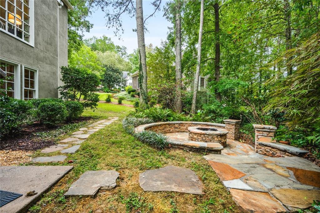 861 Chestnut Lake Drive NE