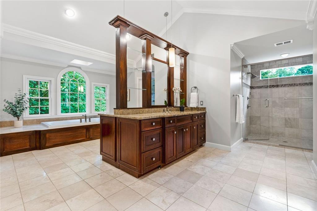 861 Chestnut Lake Drive NE