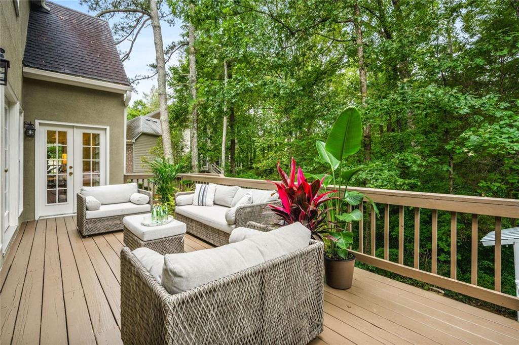 861 Chestnut Lake Drive NE