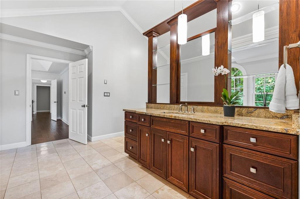 861 Chestnut Lake Drive NE