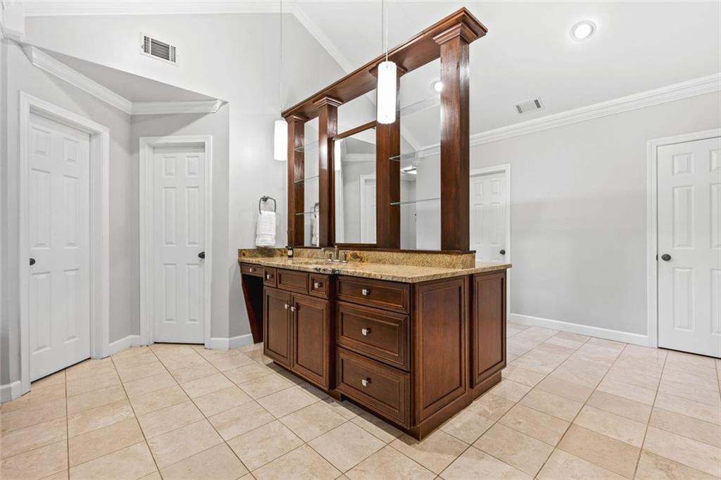 861 Chestnut Lake Drive NE