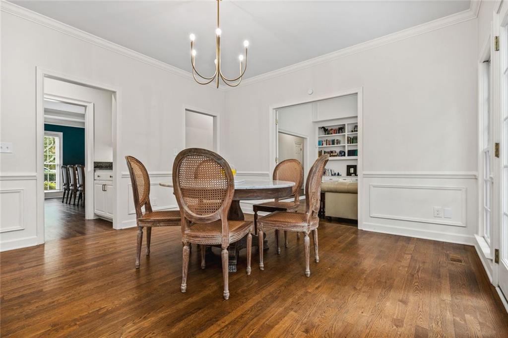 861 Chestnut Lake Drive NE