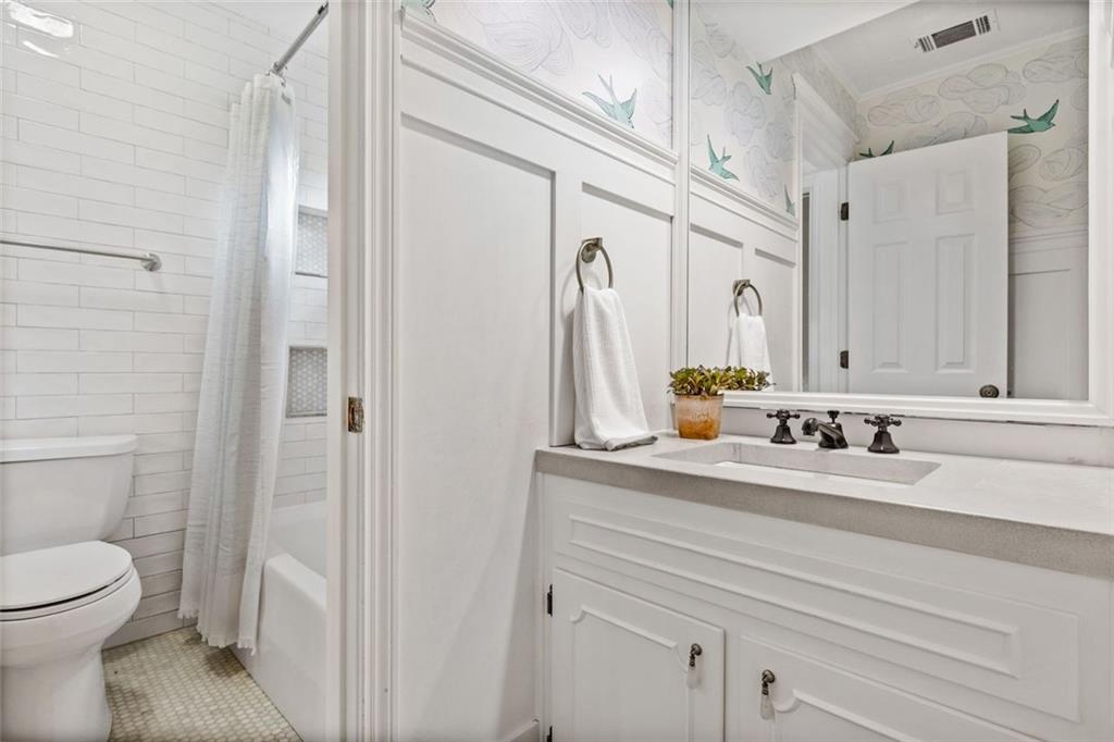 861 Chestnut Lake Drive NE