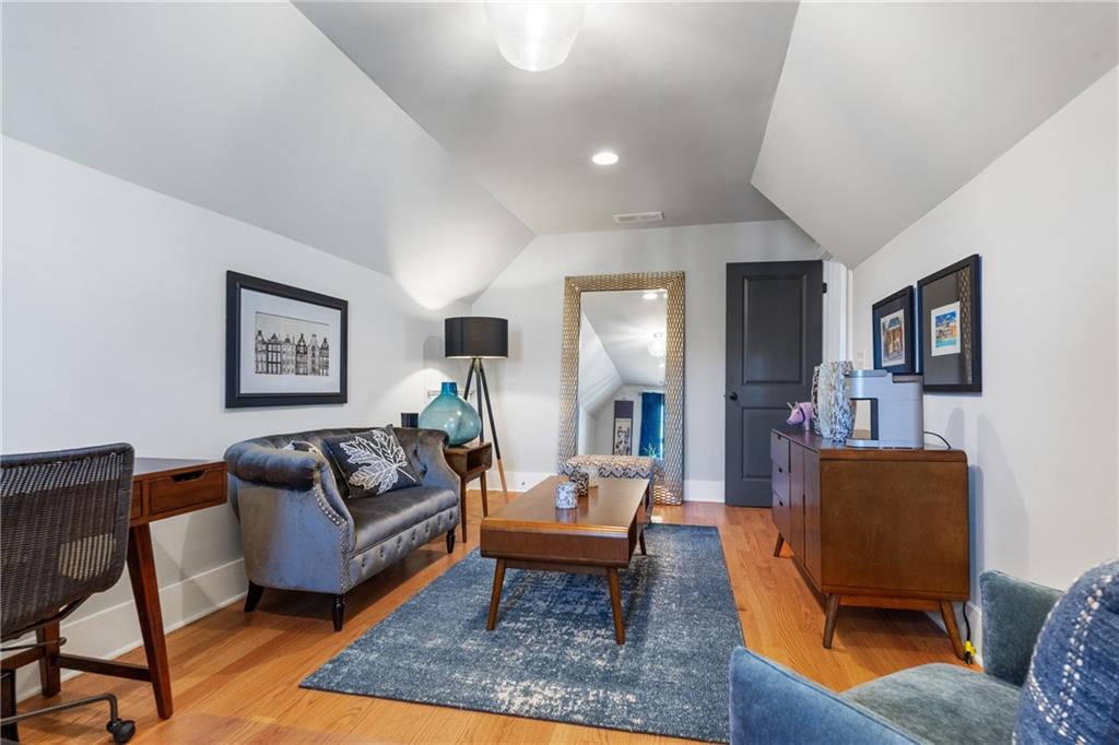 3086 Nichols Street SE