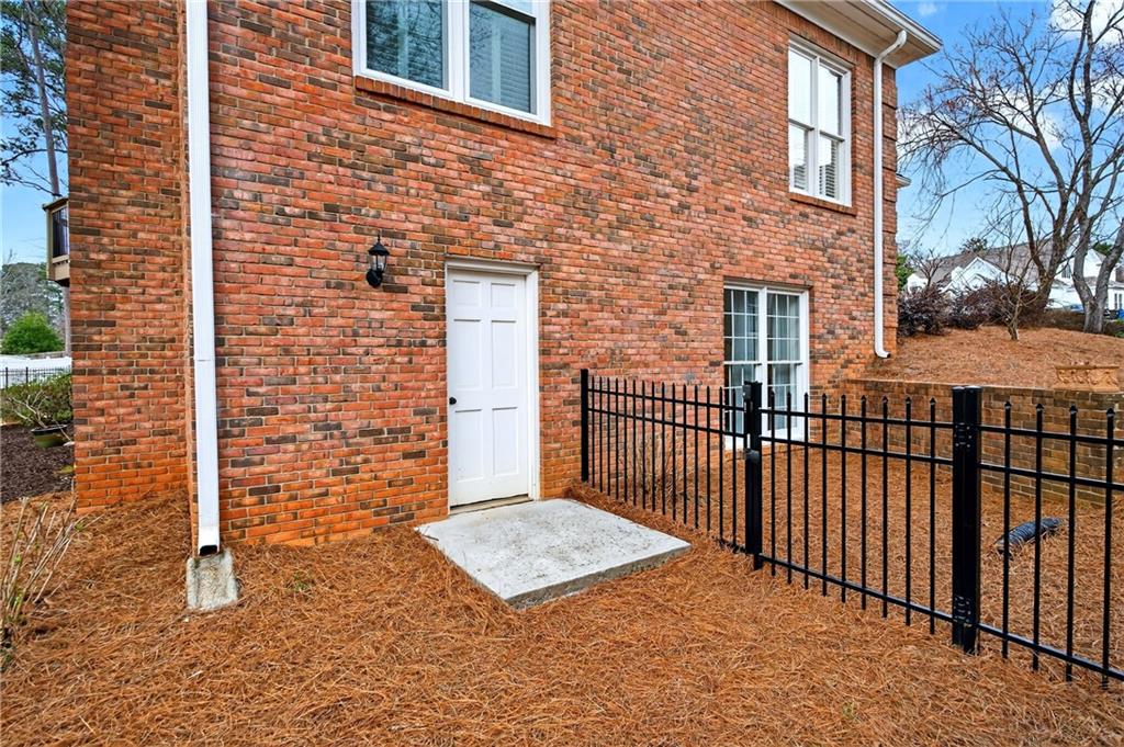 464 Manor Oak Lane SE