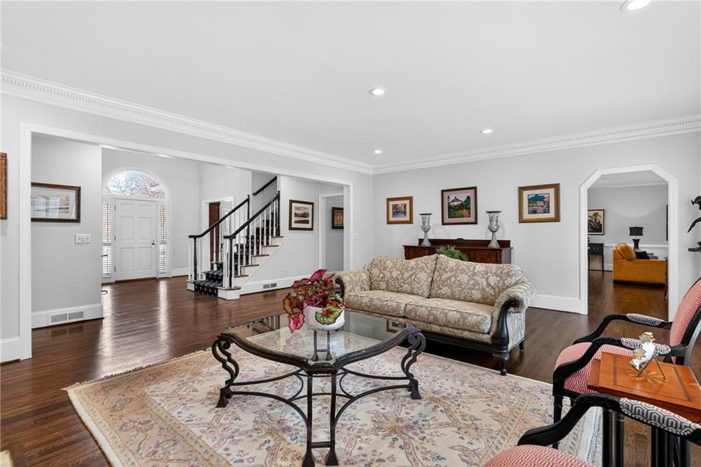 464 Manor Oak Lane SE