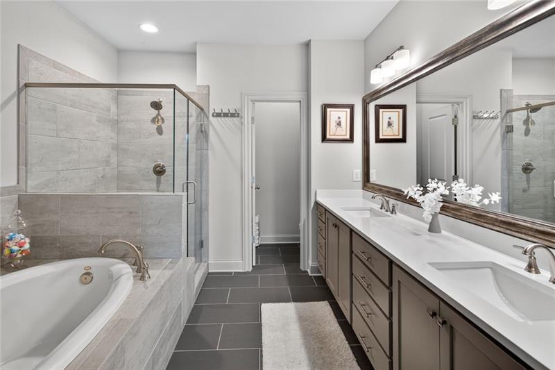 1956 Skyfall Circle NE