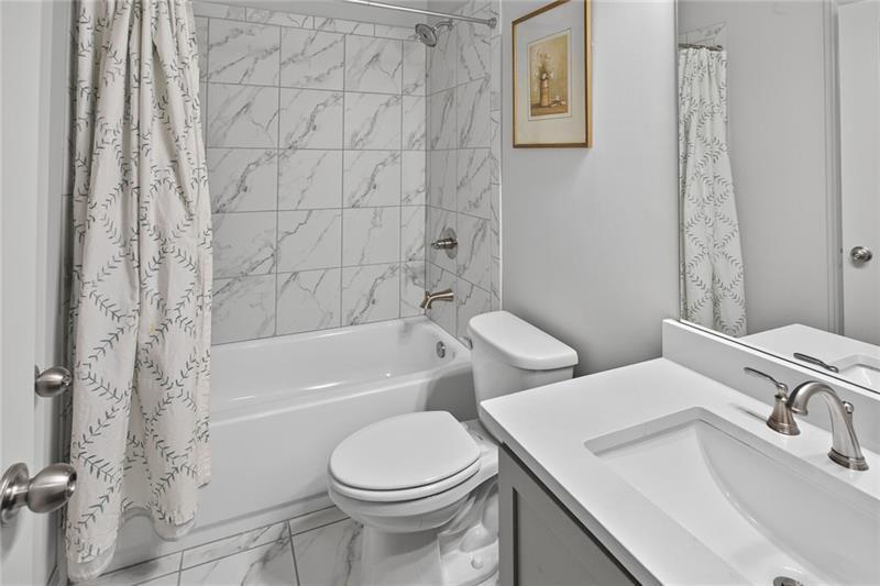 1956 Skyfall Circle NE