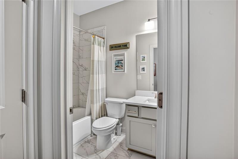 1956 Skyfall Circle NE