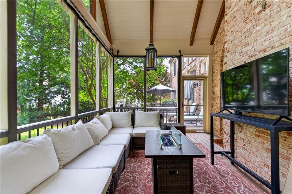 2612 Canopy Lane