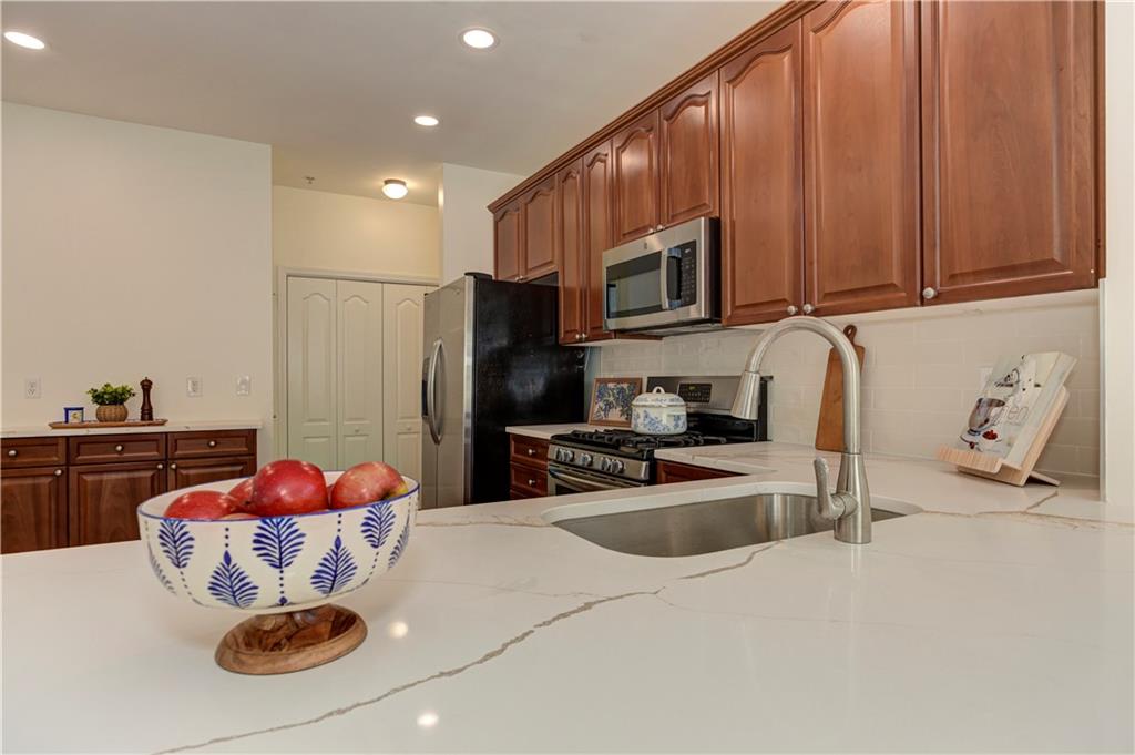 232 Glens Loop