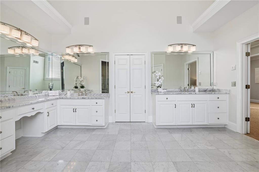 12135 Helleri Hollow