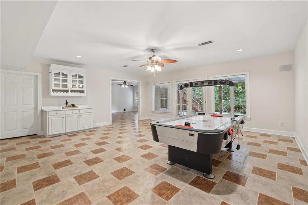 12135 Helleri Hollow