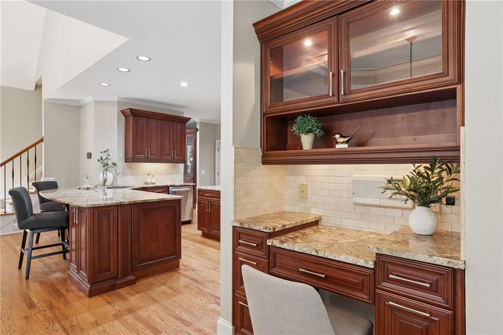 12135 Helleri Hollow