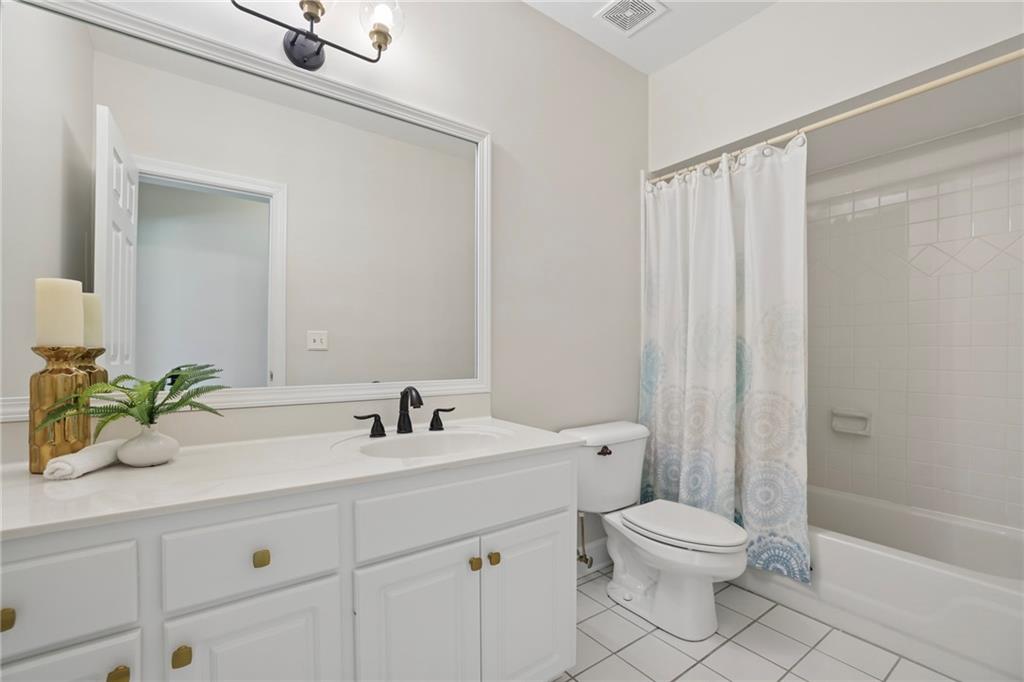 12135 Helleri Hollow