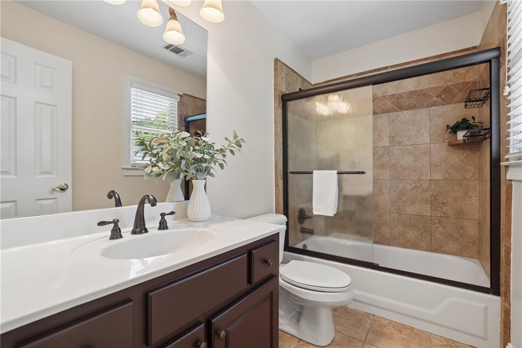 12135 Helleri Hollow