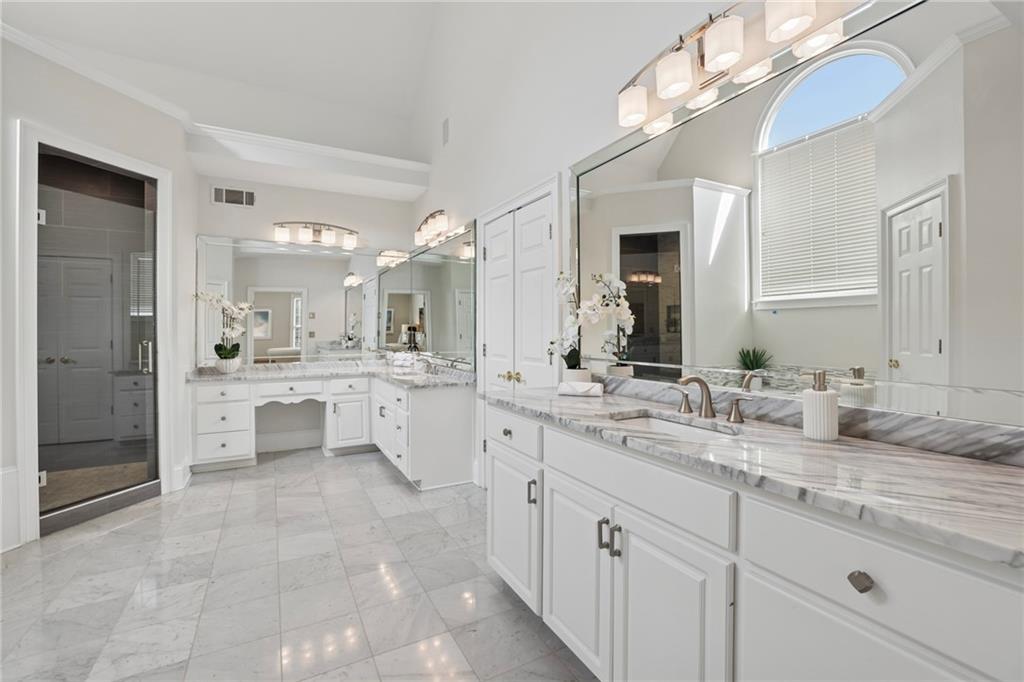 12135 Helleri Hollow