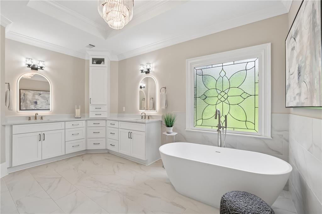465 W Magnolia Circle