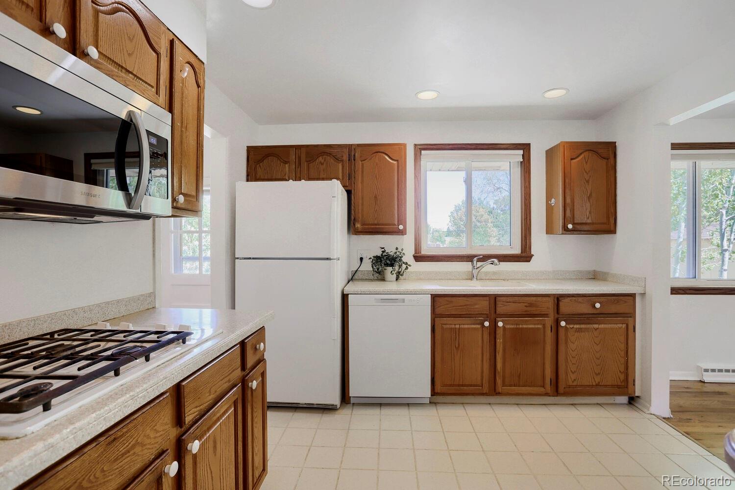230 Agate Way