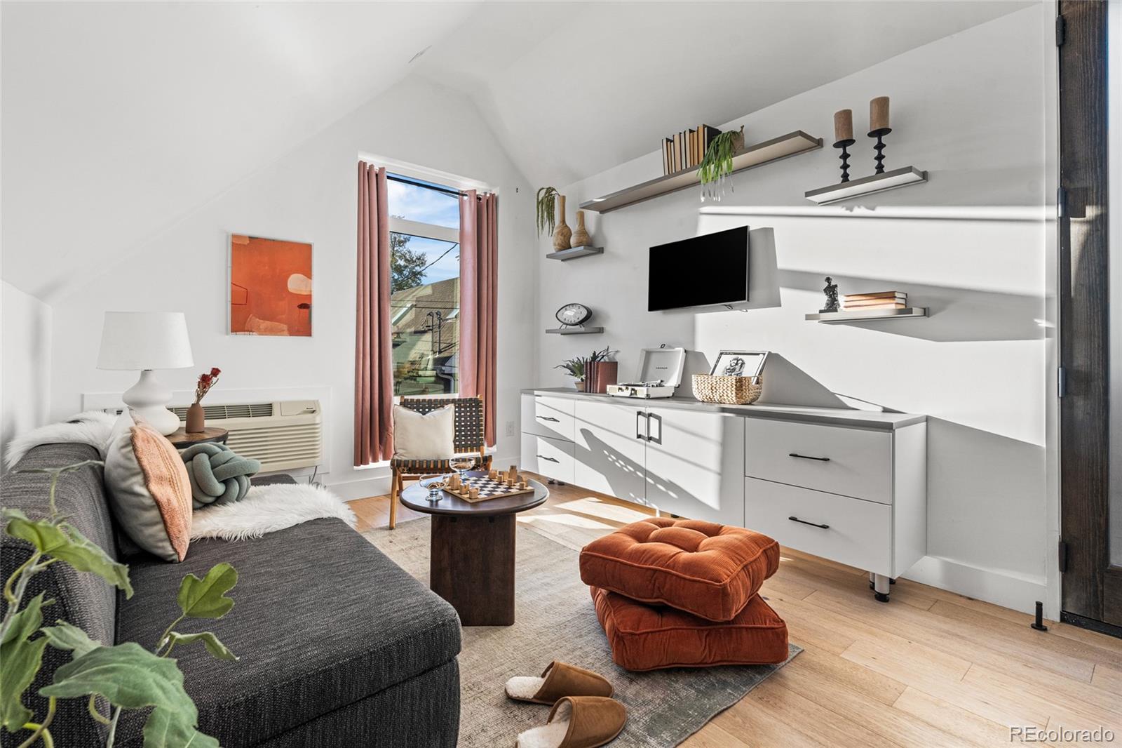 3307 N Humboldt Street