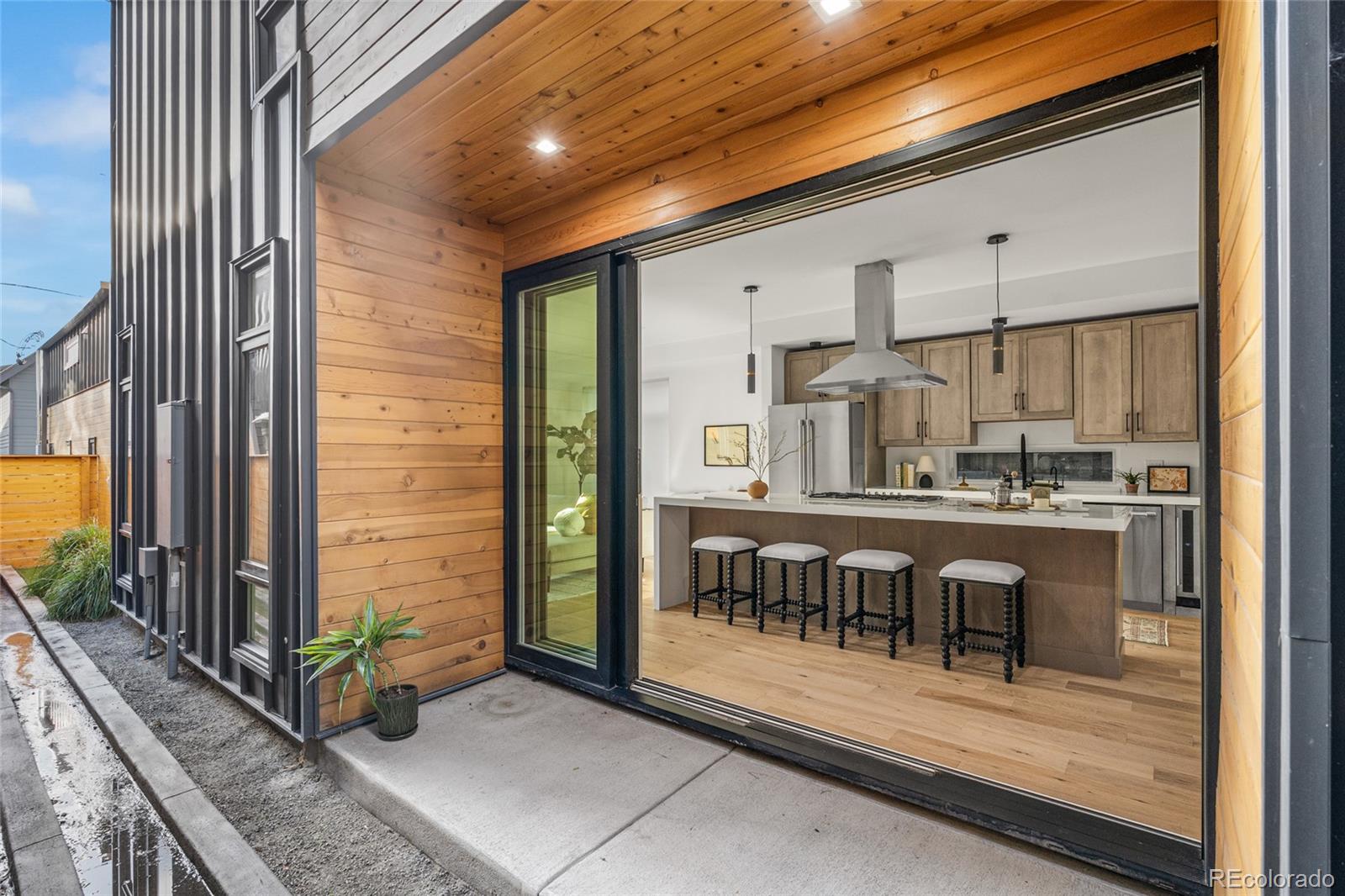 3307 N Humboldt Street