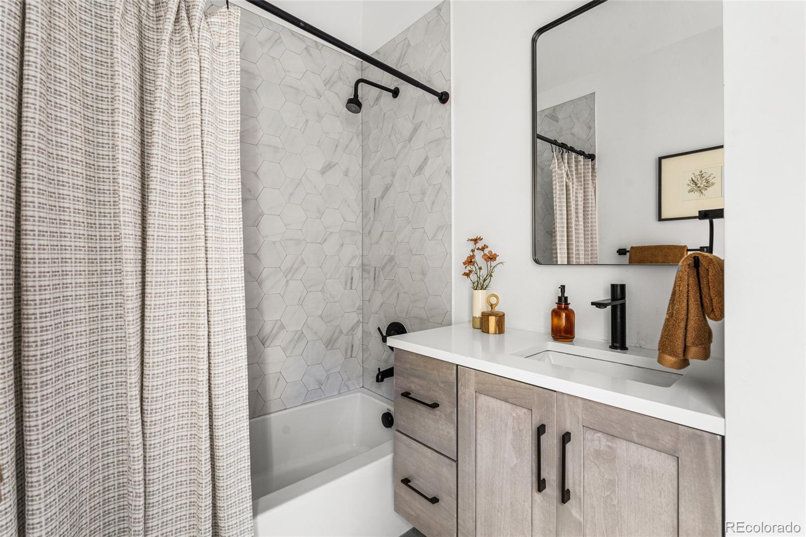 3307 N Humboldt Street