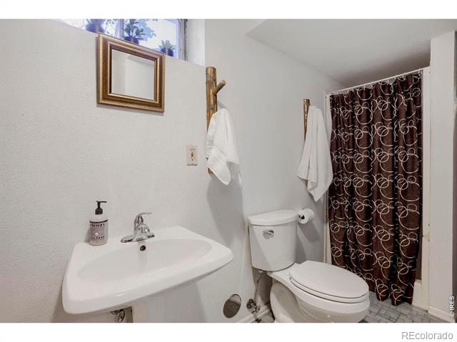 230 Agate Way