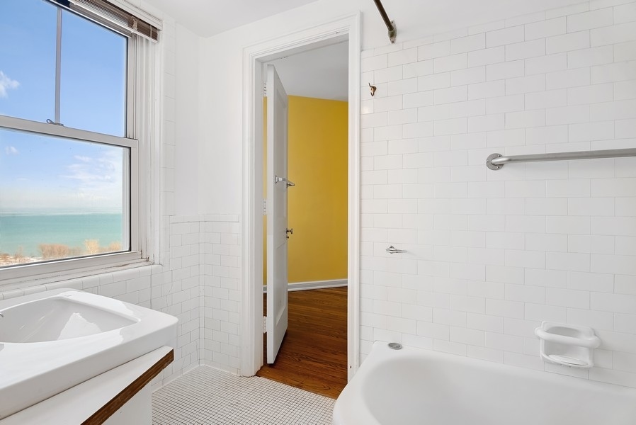 5555 N SHERIDAN Road Unit: 1501