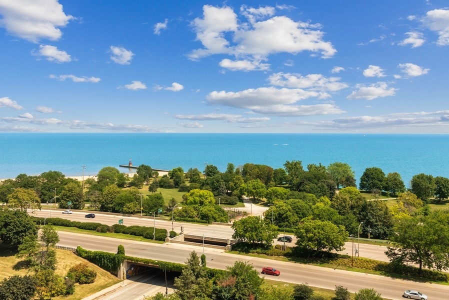 5555 N SHERIDAN Road Unit: 1501