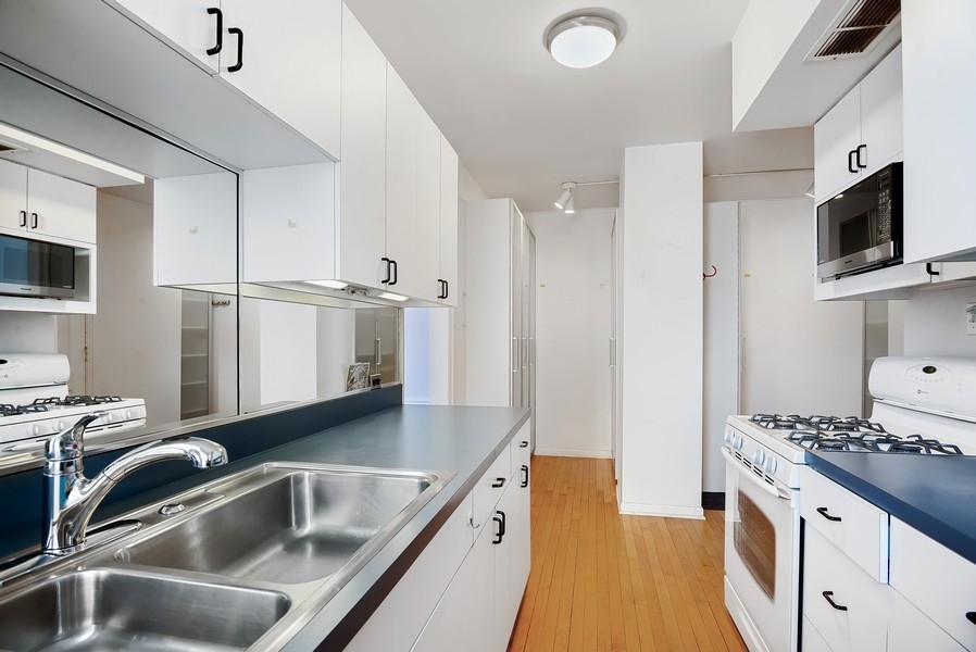 5555 N SHERIDAN Road Unit: 1501