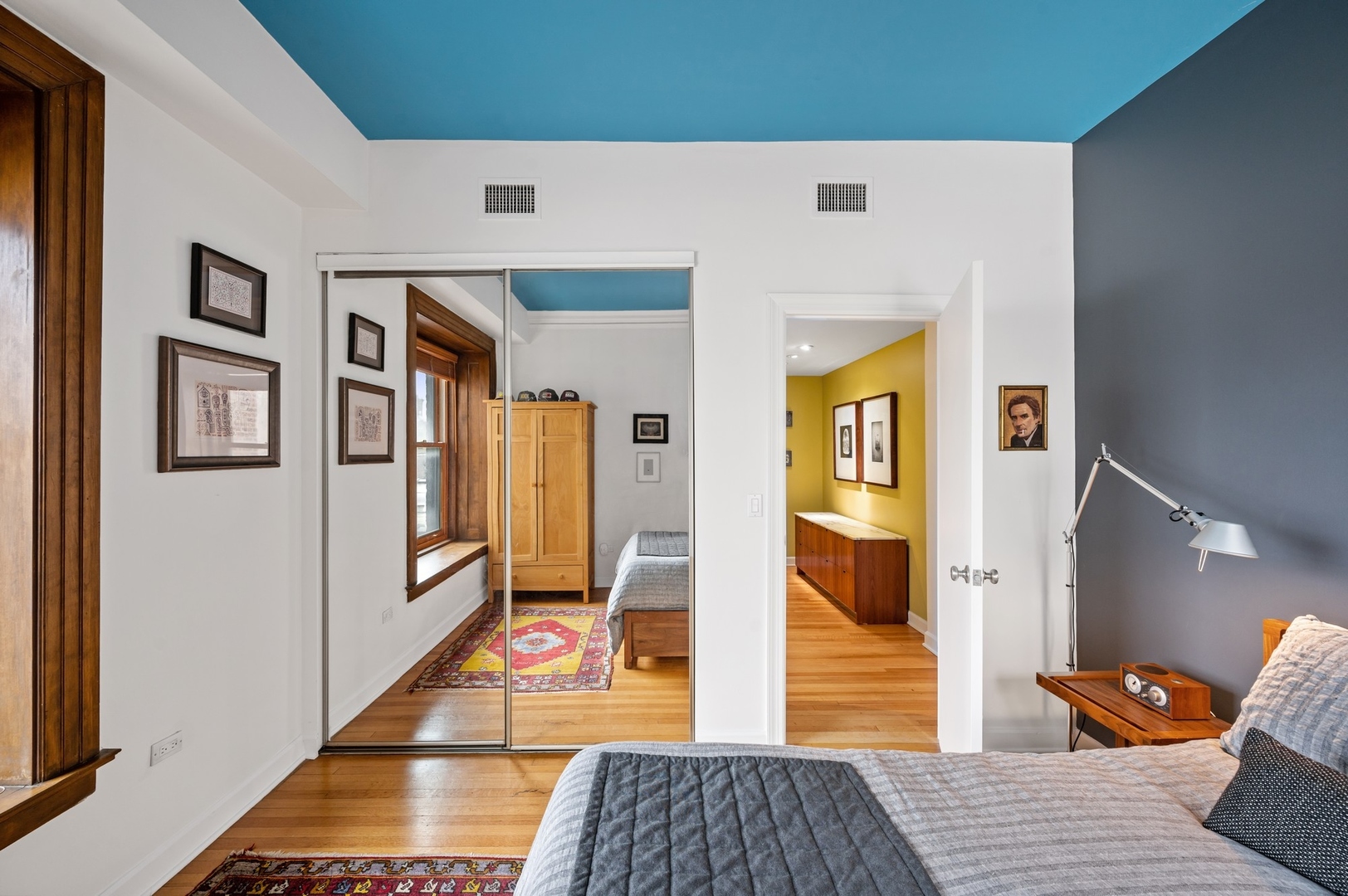 559 W SURF Street Unit: 403