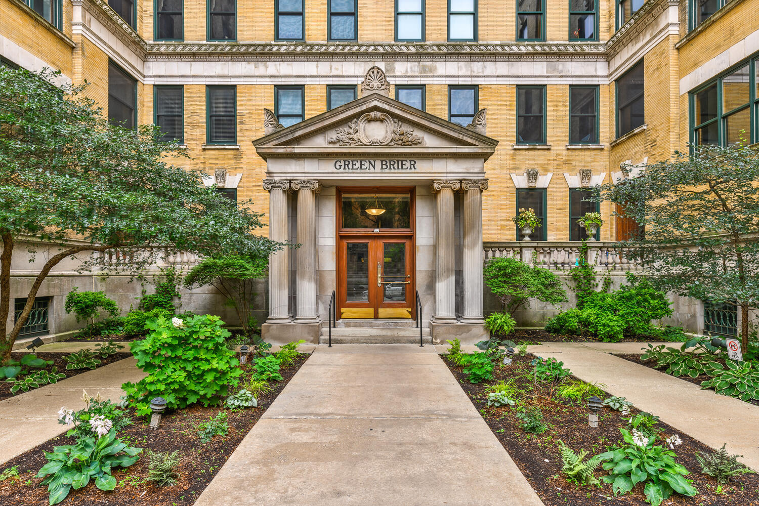 559 W SURF Street Unit: 403
