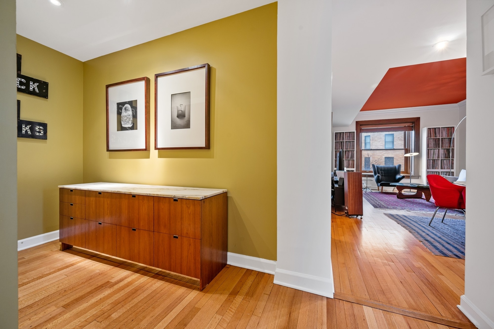 559 W SURF Street Unit: 403