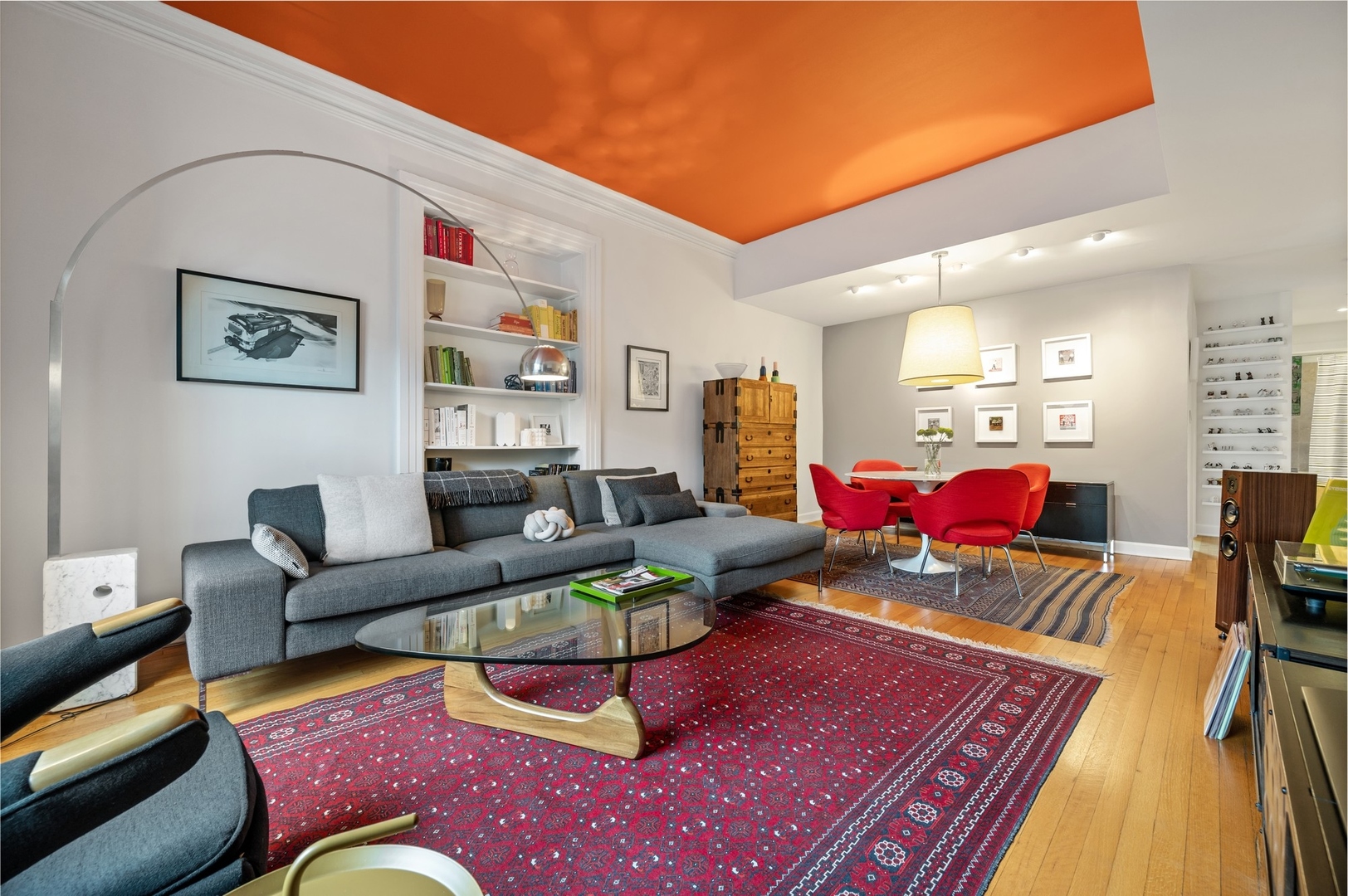 559 W SURF Street Unit: 403