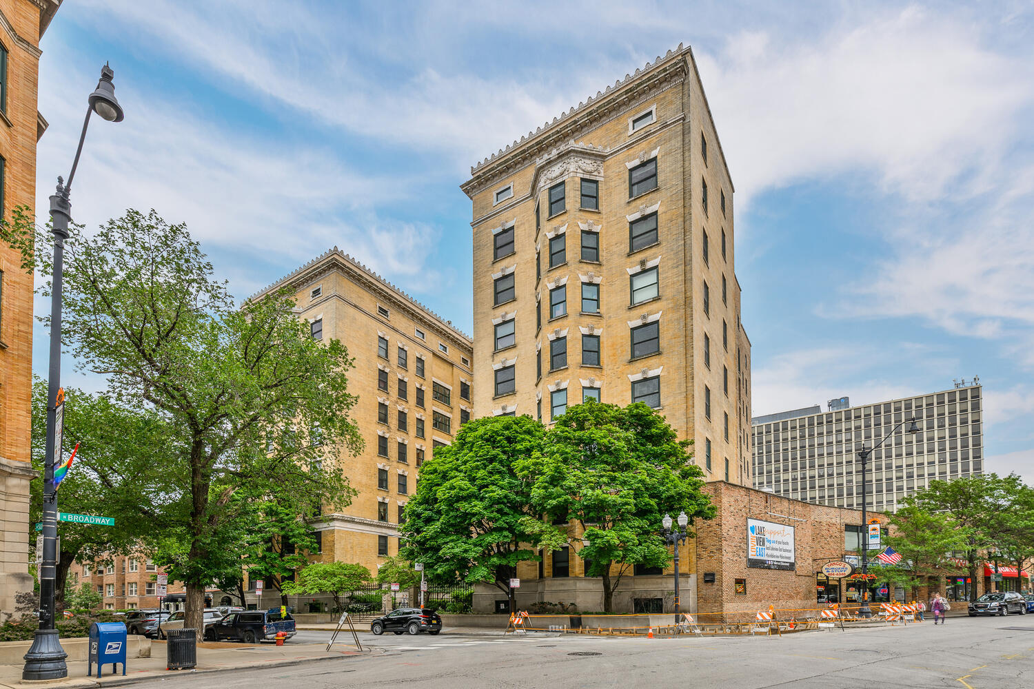 559 W SURF Street Unit: 403