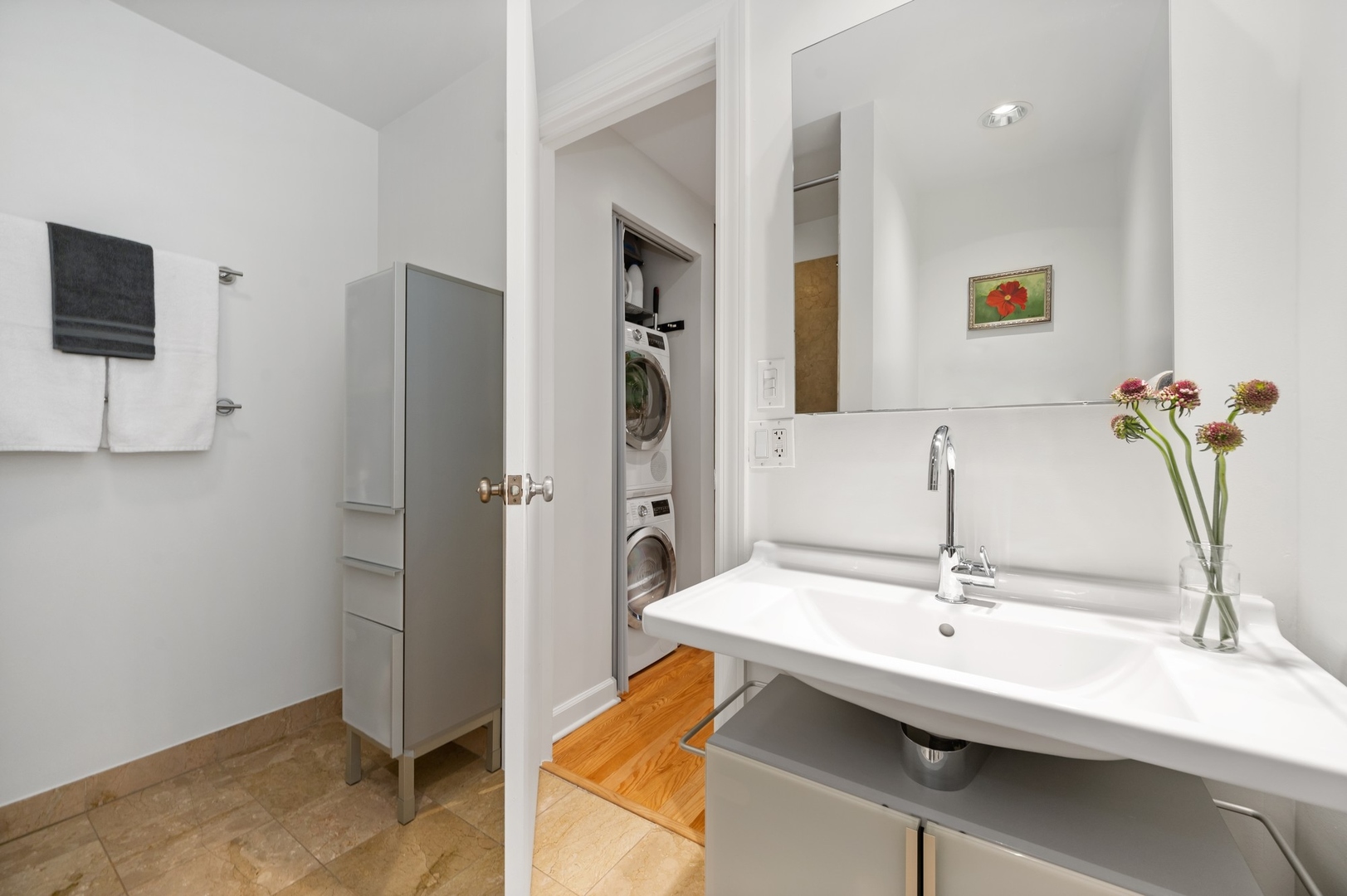 559 W SURF Street Unit: 403