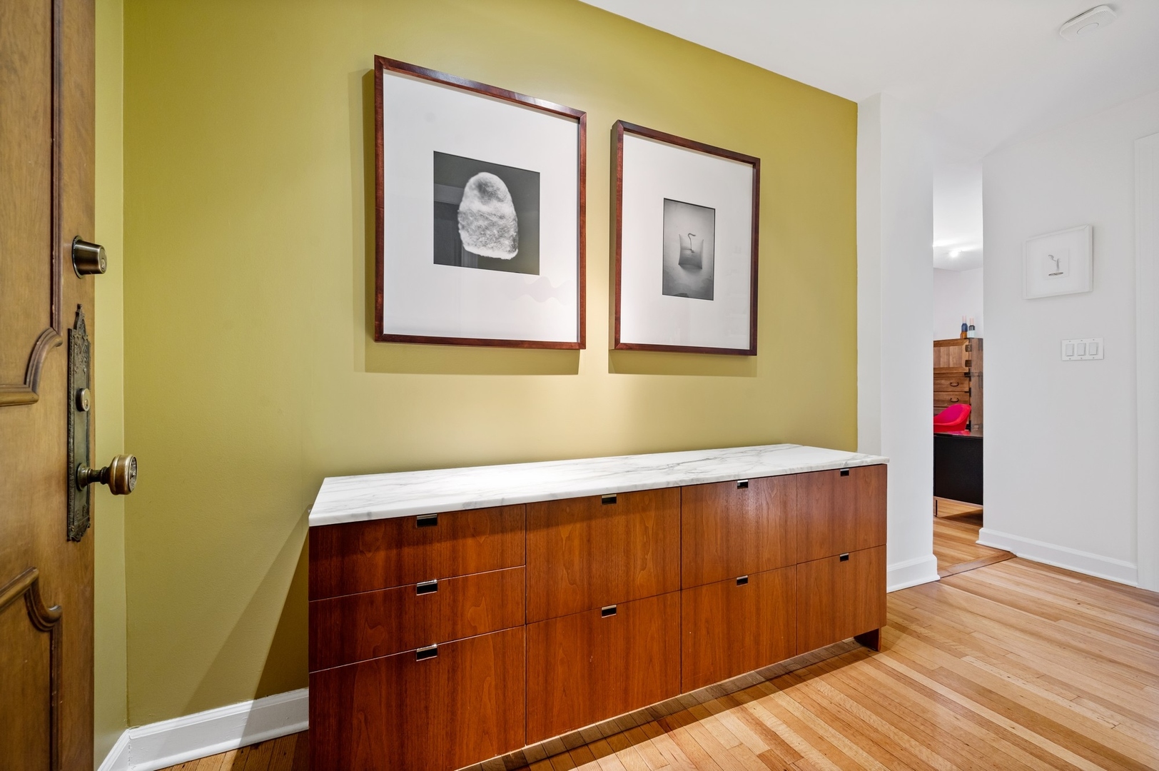 559 W SURF Street Unit: 403
