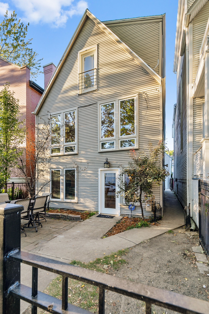 1850 W Oakdale Avenue