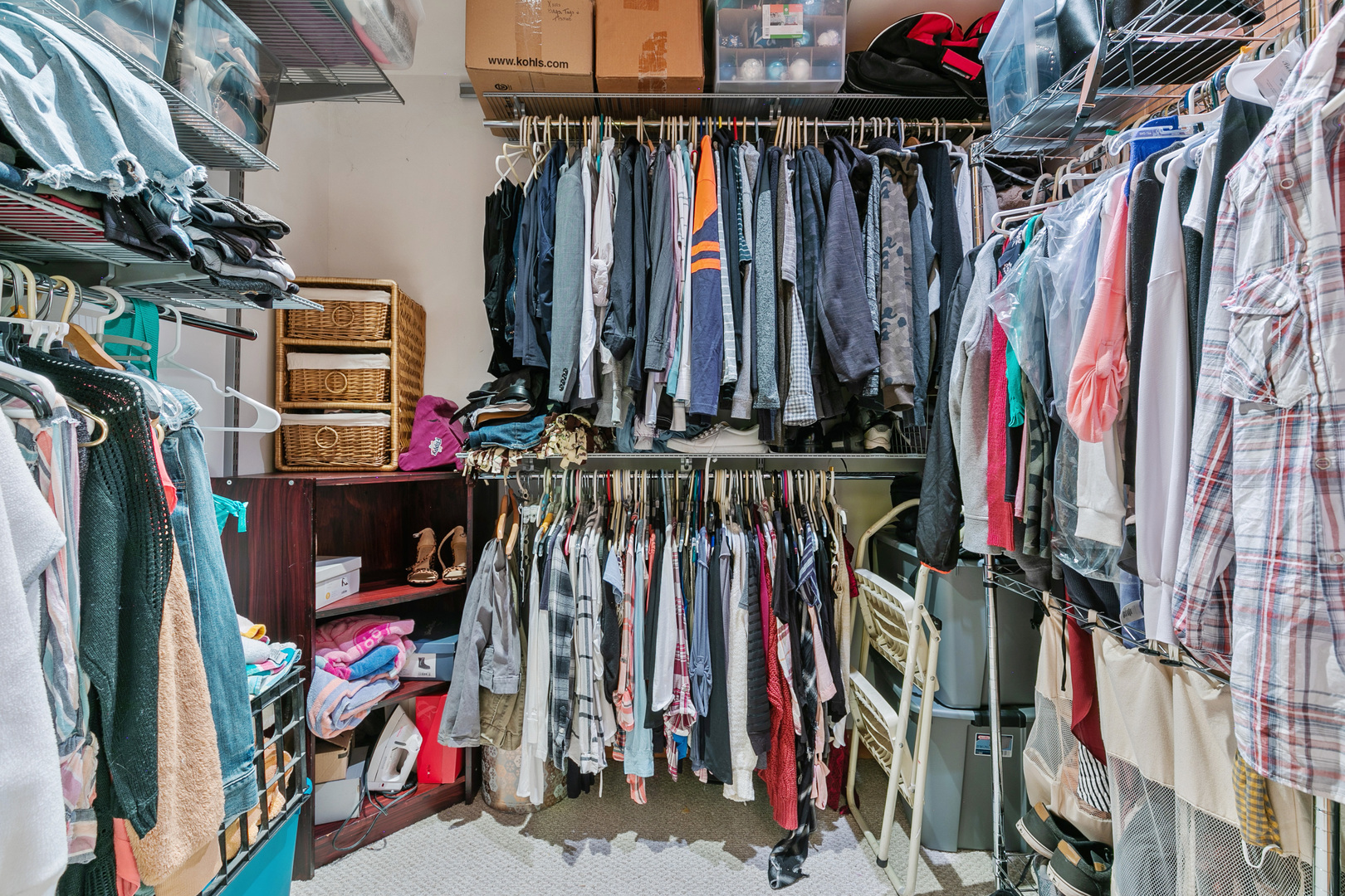 1850 W Oakdale Avenue