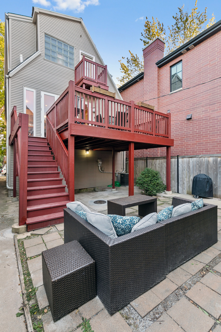 1850 W Oakdale Avenue